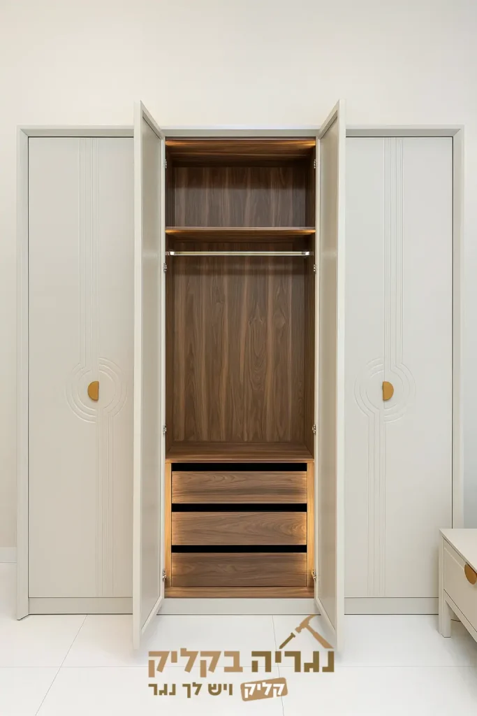 ארון בגדים אגוז שמנת בהתאמה אישית – דגם לומייר