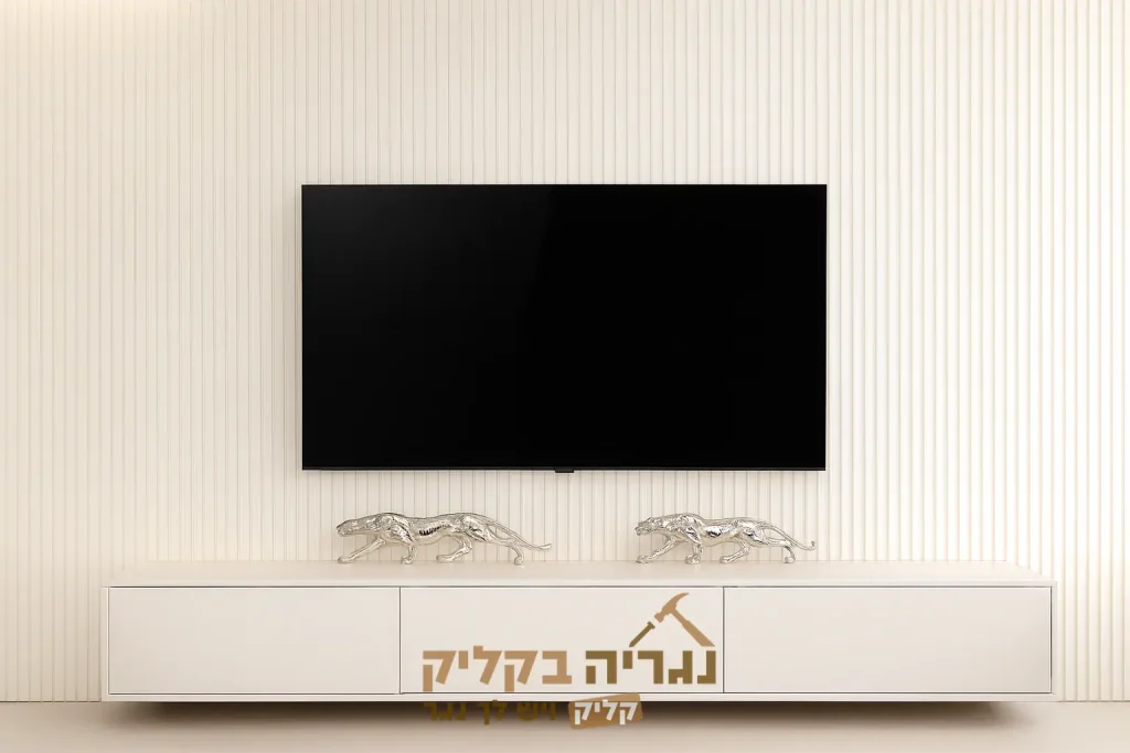 מזנון טלוויזיה בהתאמה אישית – דגם וויט ליין