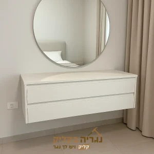 שידה תלויה לחדר שינה בהתאמה אישית – דגם אריה וויט