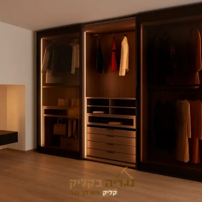 ארון זכוכית יוקרתי עם תאורה בהתאמה אישית - דגם ליאור