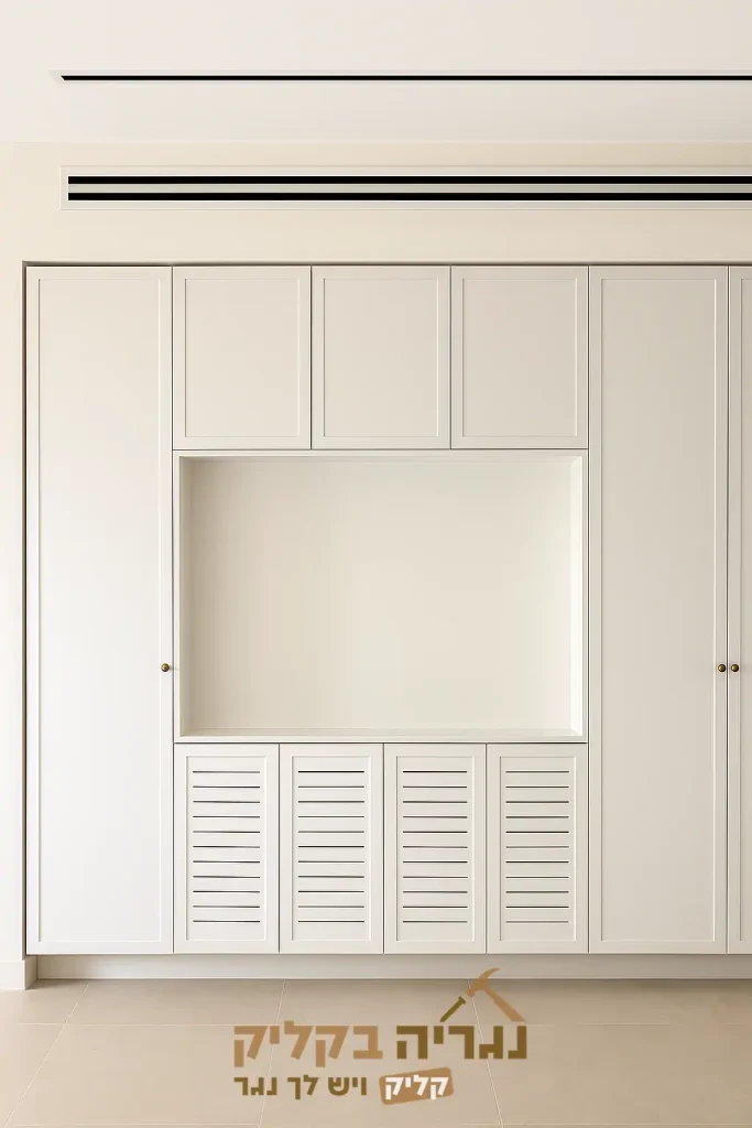 ארון קיר עם נישה לטלוויזיה בהתאמה אישית – דגם ורסאי