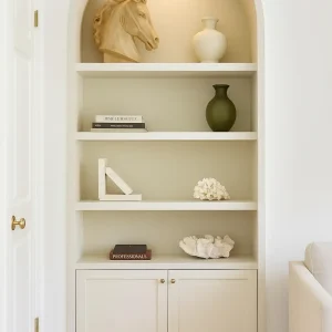 מדפים בעיצוב קשת בהתאמה אישית – דגם ארקה לבן