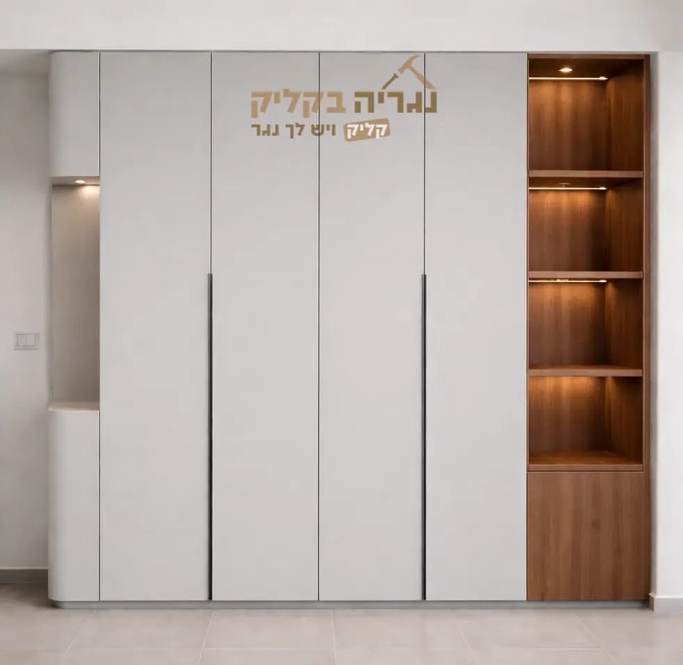 ארון מודרני לבן עם נישת תצוגה מוארת