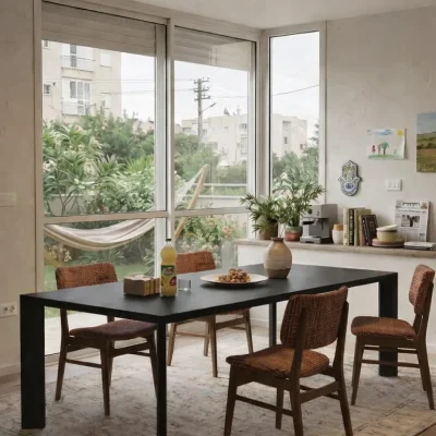 שולחן אוכל מודרני בגימור שחור