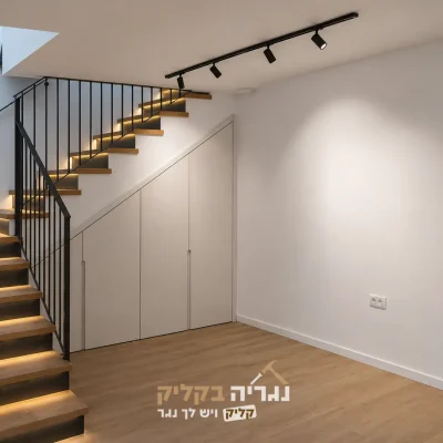 ארון מתחת למדרגות